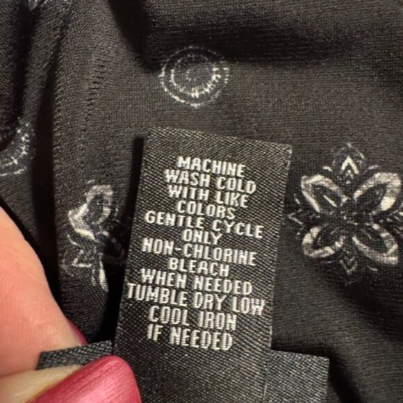 ❤️PRISTINE BLACK SUBTLE PRINT TOP w/NECKLINE & SLEEVE DETAIL   1X      #Z - Picture 6 of 7